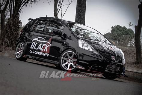 Modifikasi Honda Jazz 2010 Project Street Racing Full Audio