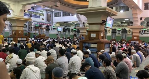 Salat Tarawih Hari Pertama Masjid Agung Al Azhar Dipenuhi Jemaah