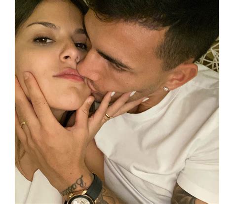 La Historia De Amor De Leandro Paredes Y Camila Galante El Flechazo De