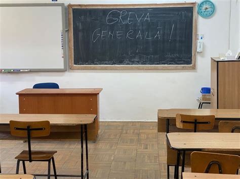 Profesorii nu vor să întrerupă greva Umiliți și batjocoriți