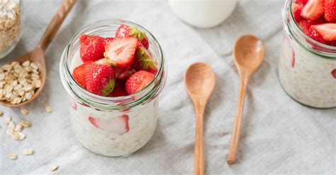 Pudín de avena con crema de cacahuate y mermelada Granvita