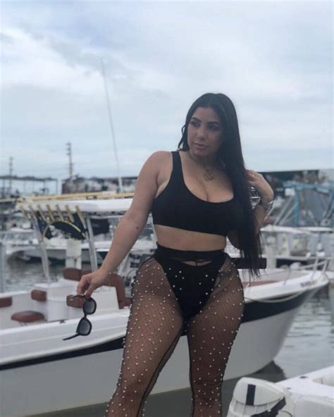 9 Hot Sexy Andrea Castro Bikini Pics