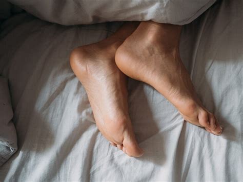 10 Causes For Swollen Feet Why Your Ankles Legs Swell