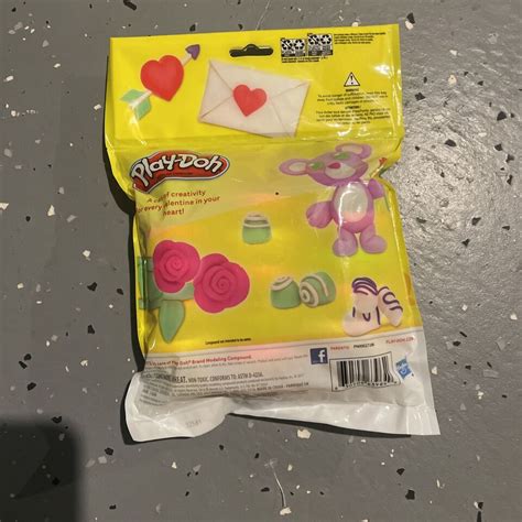 Play Doh 15 Piece Multi Colored Valentines Bag Treat Without The Sweet