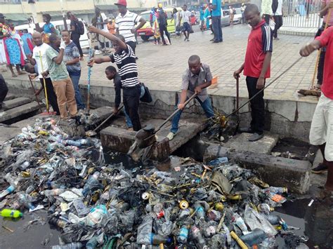 RDC Kinshasa de Kin la belle à Kin la poubelle Il raconte le