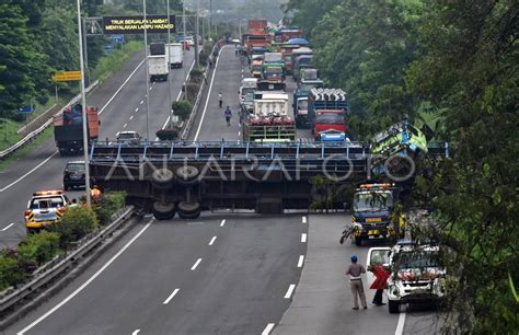 Kecelakaan Tol Dalam Kota Semarang Antara Foto