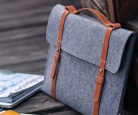 This Slim Wool Felt Laptop Case Offers Computer Coziness