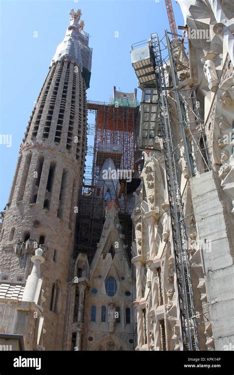 Bas Lica I Templo Expiatori De La Sagrada Familia Expiatorio Bas Lica