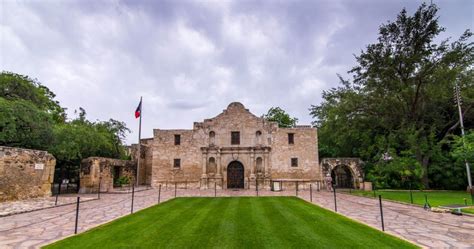 10 Famous Texas Landmarks You Need To See At Least Once