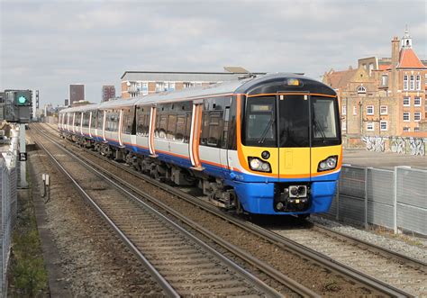 Class 378 1 Unit At Hoxton 9c38 14 47 Highbury And Islingto Flickr