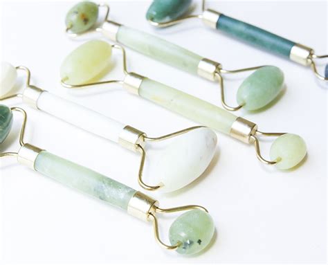 How To Use A Jade Roller The Right Way Step By Step Guide