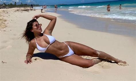 Hot Sexy Yahaira Plasencia Bikini Pics