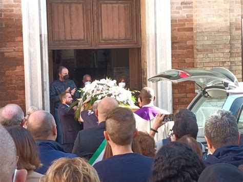 Delitto Di Osimo Folla Ai Funerali Di Ilaria Maiorano