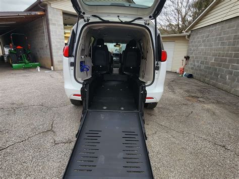 2023 Chrysler Voyager BraunAbility Chrysler Manual Rear Entry Total