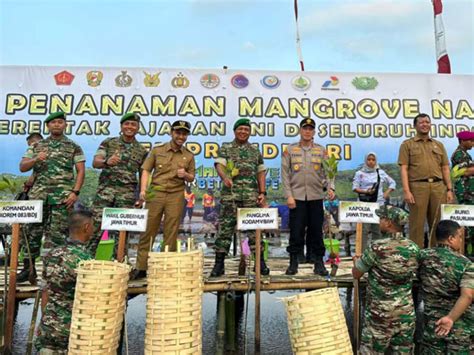 Support from PT. Intim Harmonis Foods Industri in planting mangroves on Penunggul Beach ...