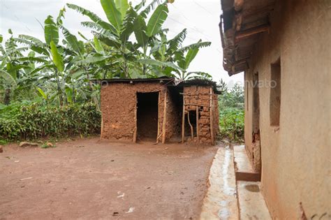 Old traditional house in Rwanda made of animals dung, clay and hay ...