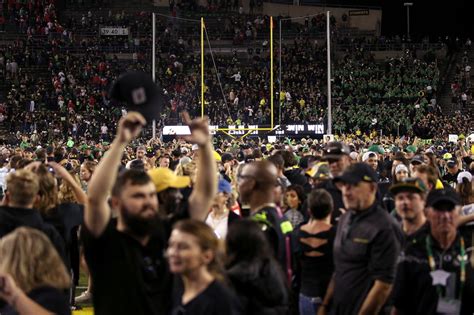 No 3 Oregons Fans Rush Field After Beating No 2 Ohio State ‘does