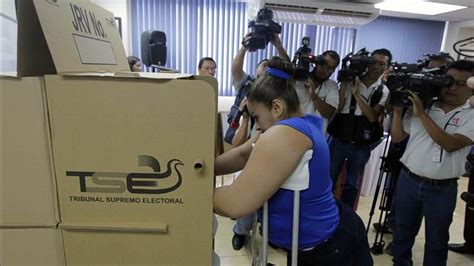 Abren Los Centros De Votación Para Elegir Diputados Y Alcaldes En El