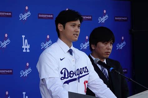 大谷翔平、ドジャースユニ初披露 青空のもと入団会見背番号「17」もお披露目 野球 スポーツブル スポブル