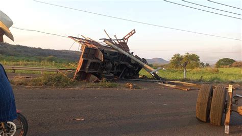 Cami N Ca Ero Termina Destrozado En Accidente En La Carretera Taretan