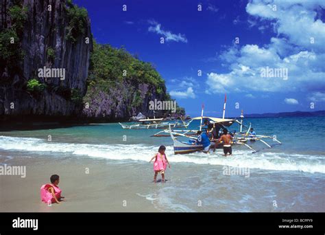 entrance to underground river palawan philippines Stock Photo - Alamy