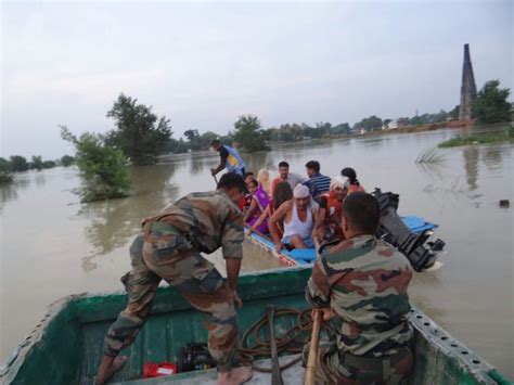 India Floods Affect Million In Uttar Pradesh As West Rapti River