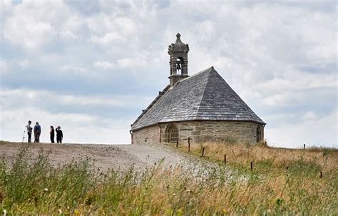 Bretagne Un an après lincendie la chapelle miraculée des Monts d