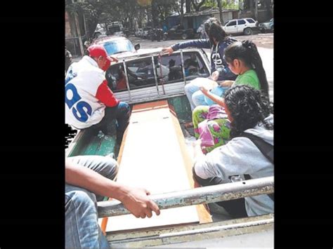 Frente A Su Esposa E Hija Raptan A Hombre