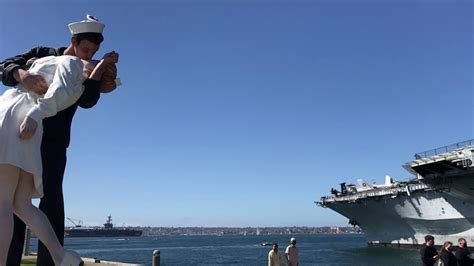 Uss Midway Kissing Statue Youtube