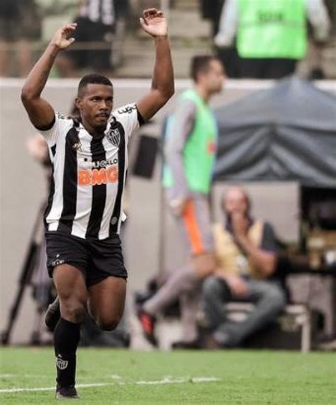 Time Alternativo Galo Cria Muito Esbarra Na M Pontaria E Empata