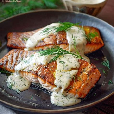 Pan Seared Salmon With Creamy Dill Sauce