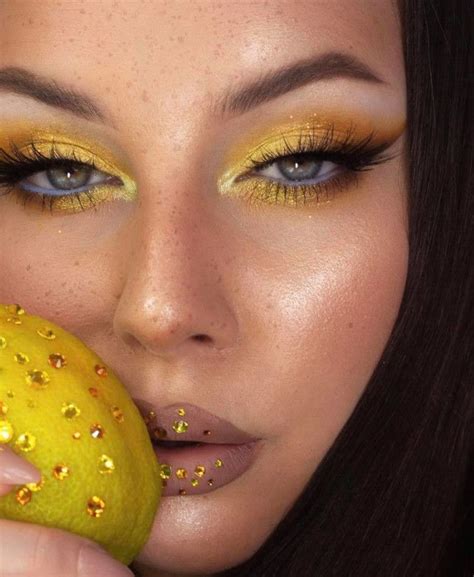 Invite Sunshine Into Your Look With The Yellow Eye Makeup Trend ...