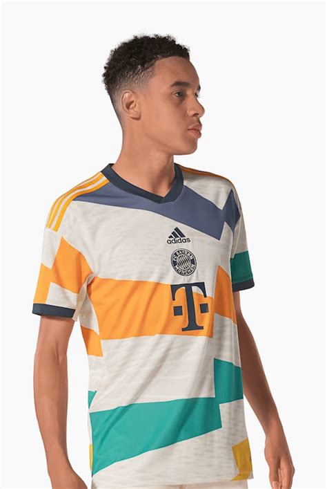 Bayern München 2022 23 Olympiastadion Kit