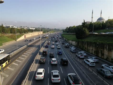 Son yasağın ardından trafik durma noktasına geldi Sözcü