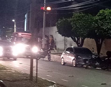 Homem é assassinado a tiros dentro do carro em Petrolina Blog do