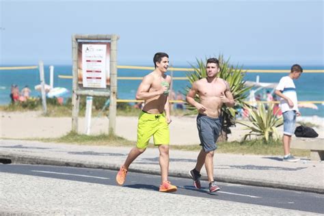 EGO Enzo Filho De Claudia Raia E Edson Celulari Corre Sem Camisa