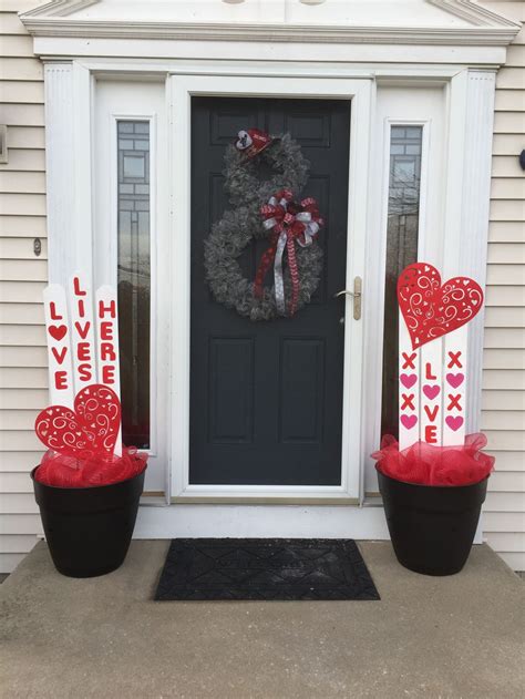 Valentines Front Porch Decor - Party Wowzy