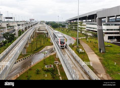 Airport People Mover Hi Res Stock Photography And Images Alamy