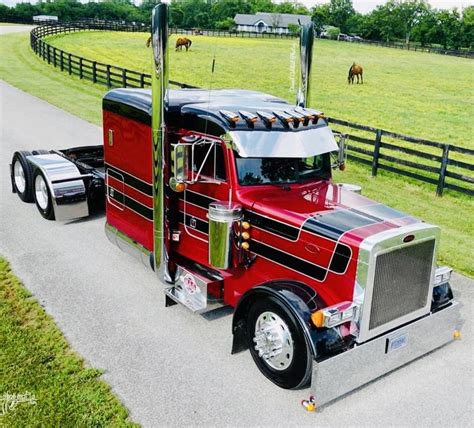 Custom Peterbilt Semi Truck