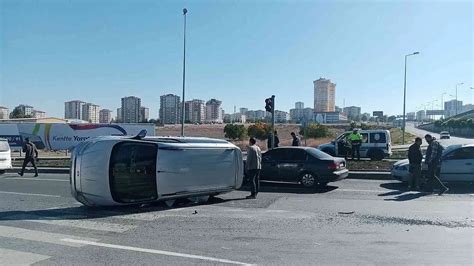 Otomobille hafif ticari araç çarpıştı