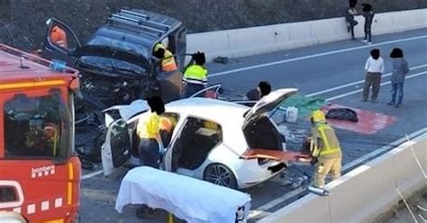 Quatre Ferits Dos D Ells Greus En Un Xoc Entre Dos Vehicles A La C 66