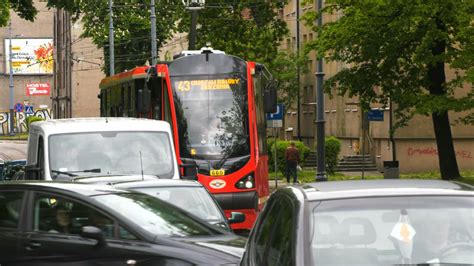 Co zrobić żeby na śląsku i w Zagłębiu tramwaje jeździły szybciej