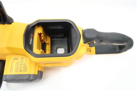 Dewalt Dccs672 60v Max 18in Brushless Battery Powered Chainsaw