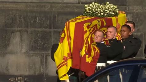 Queen S Coffin Procession Is Leaving St Giles Cathedral