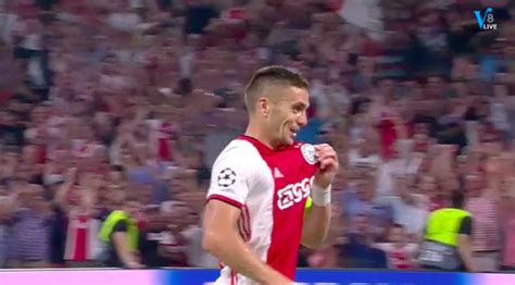 On Twitter Dusan Tadic Kissing The Ajax Badge What A