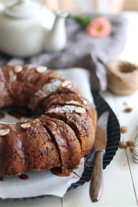 Nusskuchen mit Haselnüssen Mandeln und Schokoladenstückchen