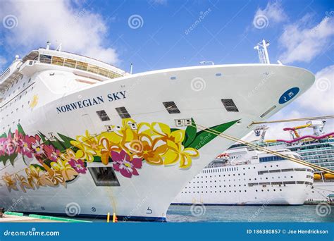 A Norwegian Sky Cruise Ship At The Bahamas Cruise Port Editorial Photography Image Of Paradise