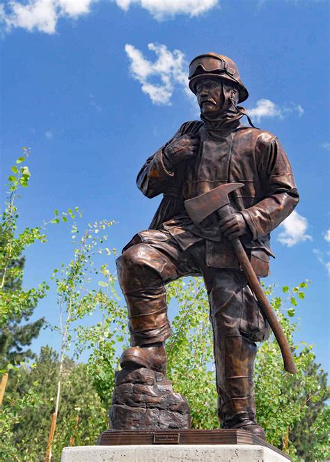 Pin By Paul On Firefighter Statues Firefighter Memorial Statues Statue