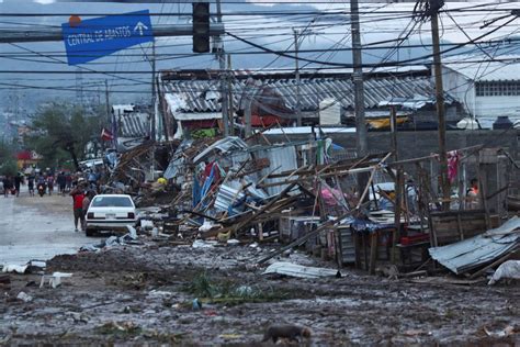 Hurricane Otis Pummels Mexico S Acapulco Cutting Off Famous Beach Resort