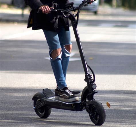 Prorrogada Tres Meses La Prohibici N De Subir Patinetes El Ctricos En